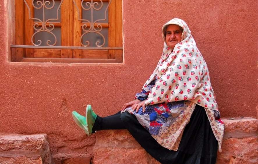 لباس سنتی زنانه ابیانه