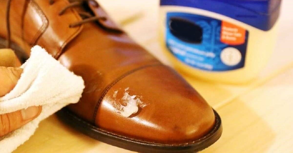 نرم کردن سطح چرم با روغن مناسب
